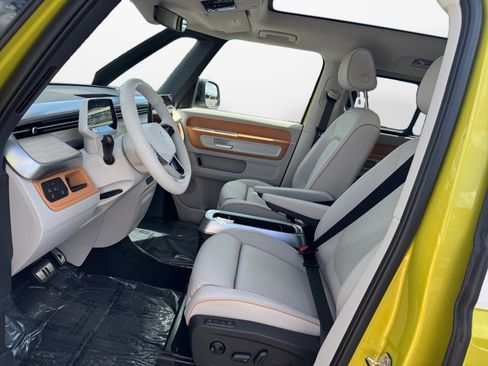 New 2025 Volkswagen ID. Buzz 1st Edition image 9