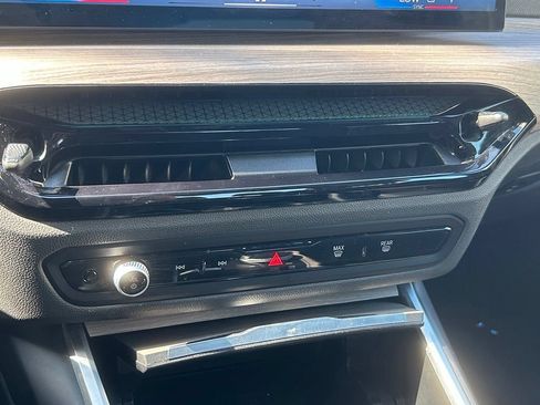 Used 2025 BMW 330i Sedan RWD image 19