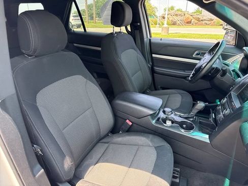 Used 2016 Ford Explorer XLT w/ Equipment Group 201A AWD/4WD image 11