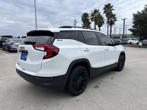 Used 2022 GMC Terrain SLE w/ Driver Convenience Package image 5