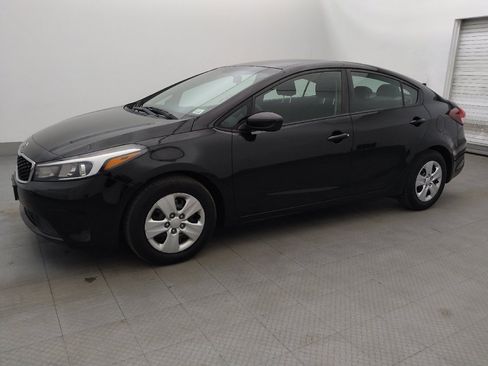Used 2017 Kia Forte LX w/ LX Popular Package FWD image 2