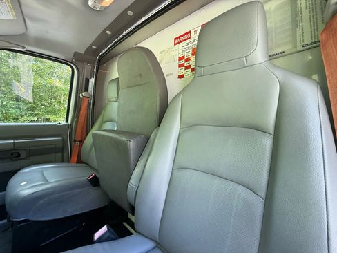 Used 2016 Ford E-350 and Econoline 350 Super Duty image 18