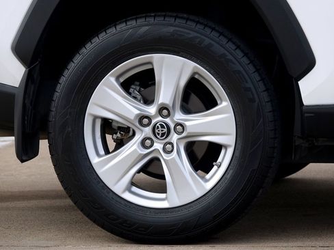 Used 2019 Toyota RAV4 XLE image 27