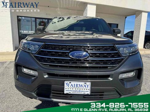 Used 2020 Ford Explorer XLT w/ Equipment Group 202A image 3