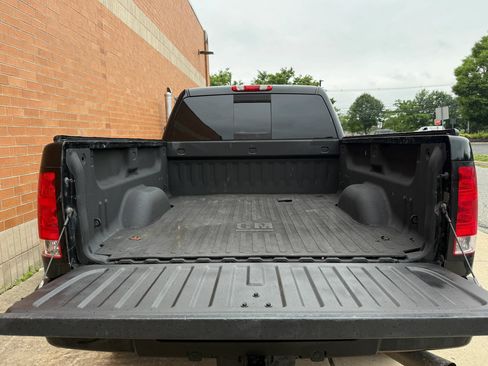 Used 2013 GMC Sierra 2500 Denali w/ Suspension Package, Off-Road AWD/4WD image 21