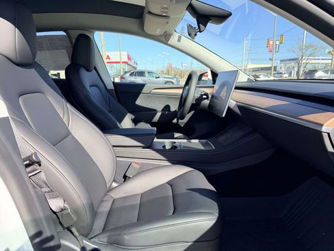 Used 2025 Tesla Model Y Long Range image 12