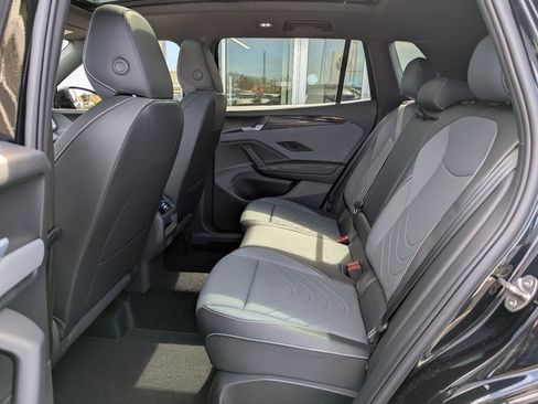 New 2026 Volkswagen Tiguan SE R-Line image 28