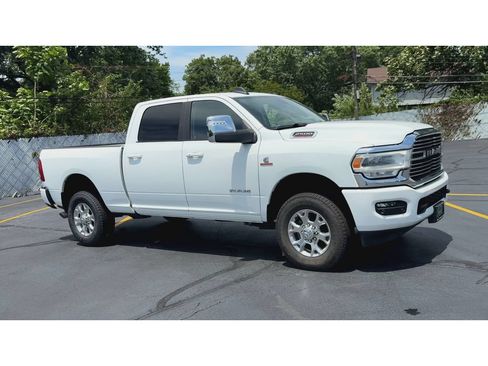 Used 2024 RAM 2500 Laramie AWD/4WD image 2