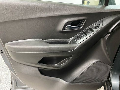 Used 2016 Chevrolet Trax LT w/ LT Convenience Package image 9
