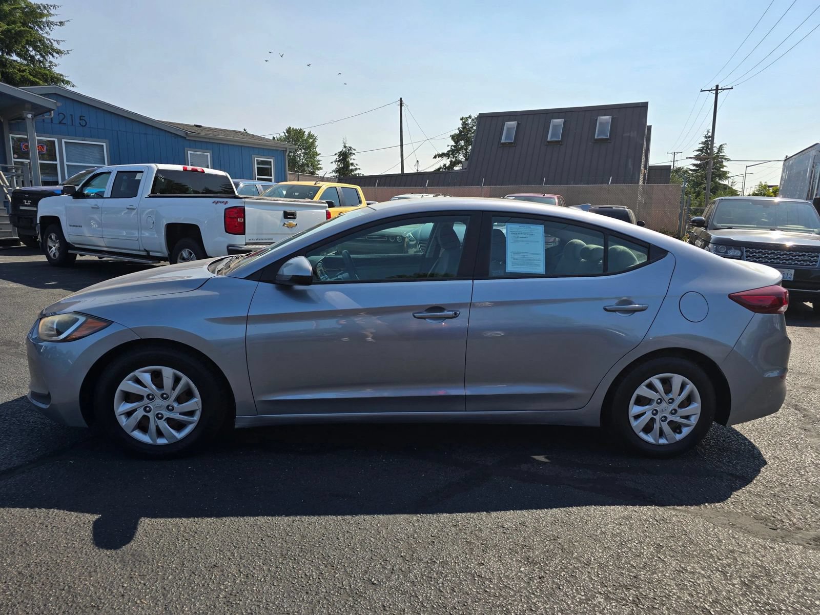 Used 2017 Hyundai Elantra SE FWD image 2
