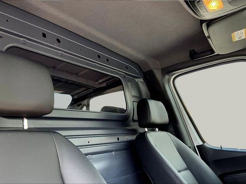 Used 2022 Mercedes-Benz Sprinter 2500 image 19