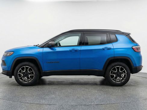 Used 2025 Jeep Compass Trailhawk w/ Trailer Tow Group image 5