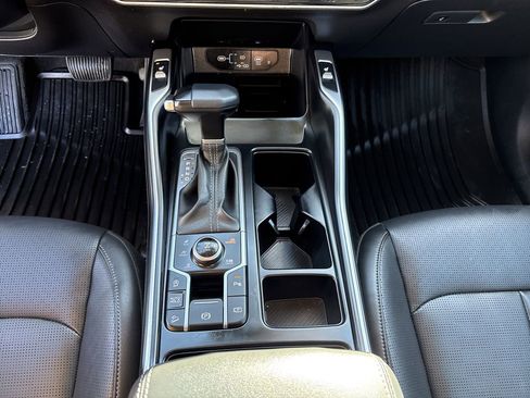 Used 2025 Kia Sorento S image 22