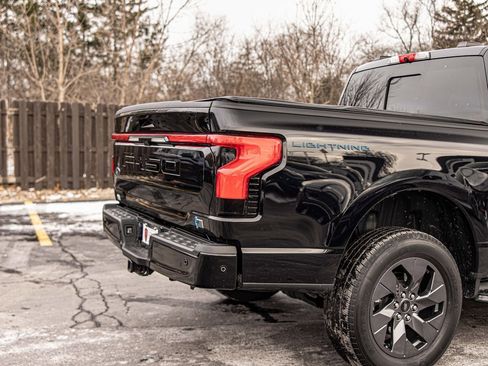 Used 2022 Ford F150 Lightning Lariat image 14