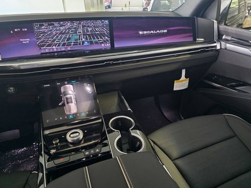 New 2026 Cadillac Escalade ESV Sport w/ Touring Package AWD/4WD image 10