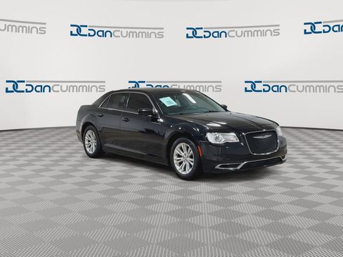 Used 2018 Chrysler 300 Touring L RWD image 3