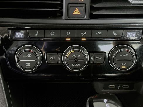 Used 2023 Volkswagen Jetta SE w/ Panoramic Sunroof Package image 23