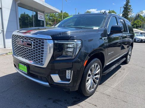 Used 2023 GMC Yukon XL Denali w/ Advanced Technology Package AWD/4WD image 8