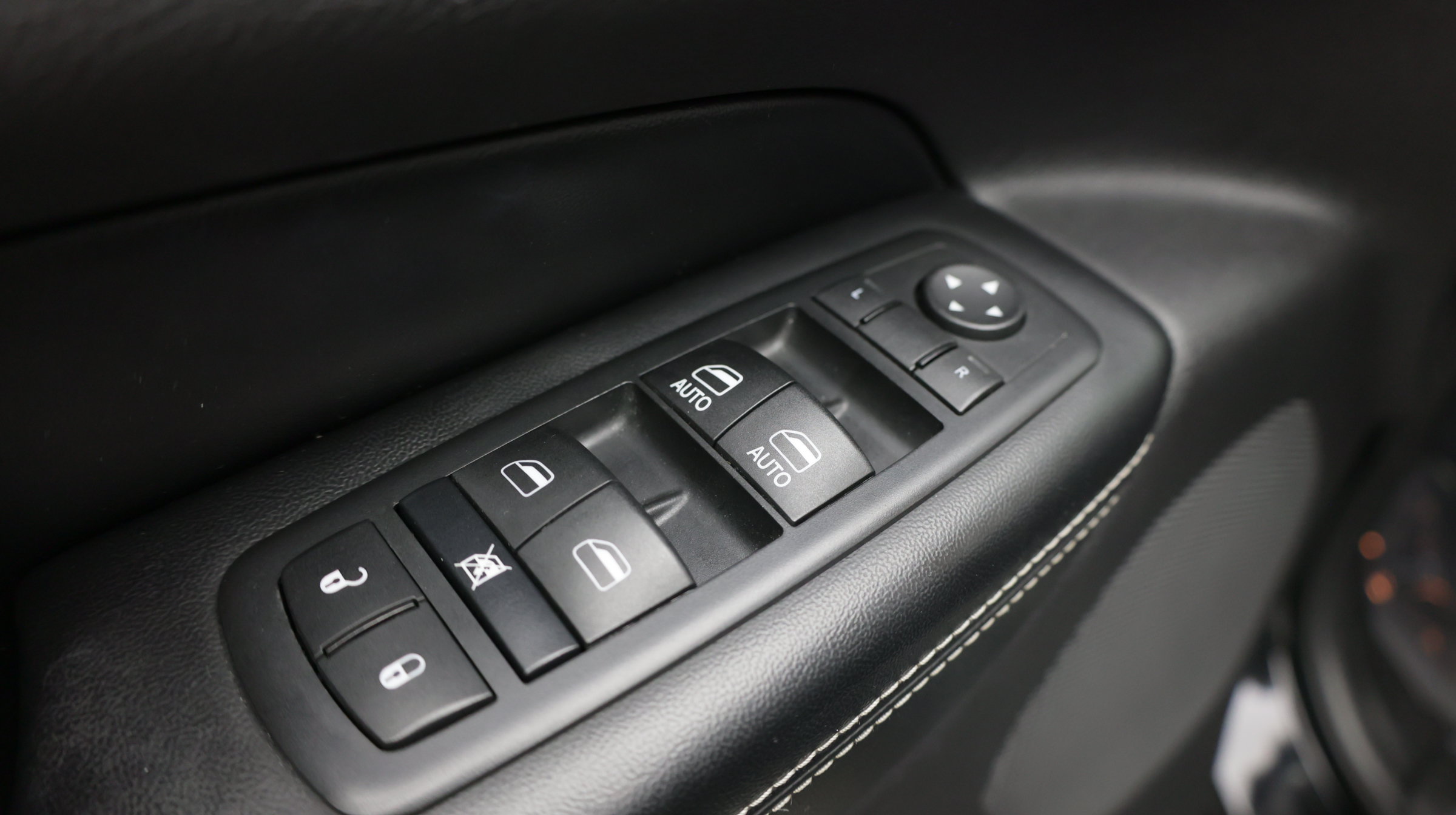 Used 2017 Jeep Grand Cherokee Limited w/ Luxury Group II RWD image 14