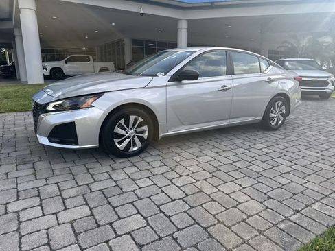 Used 2025 Nissan Altima 2.5 S FWD image 21