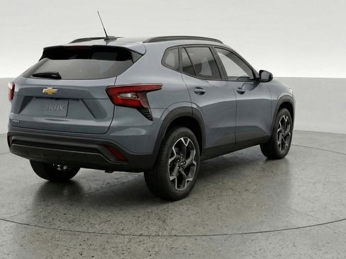 Used 2025 Chevrolet Trax LT FWD image 9
