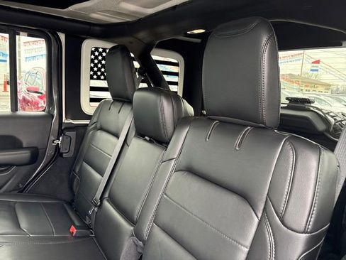 Used 2020 Jeep Wrangler Unlimited Sahara image 23