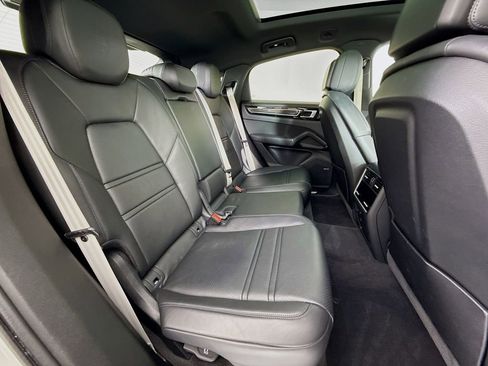 Certified 2022 Porsche Cayenne S image 32