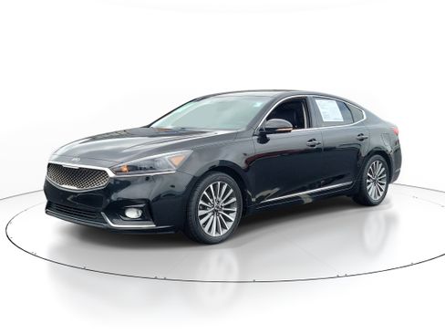 Used 2019 Kia Cadenza Premium FWD image 2