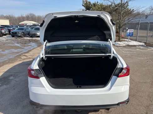 Used 2025 Toyota Camry SE image 32