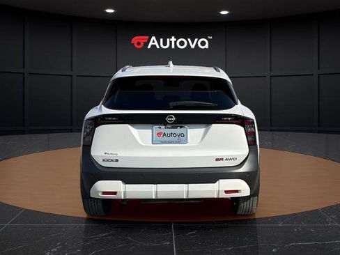 Used 2025 Nissan Kicks SR w/ SR Premium Package image 4