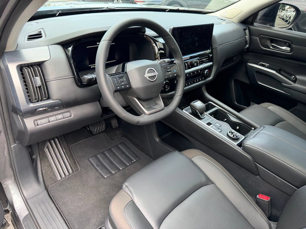 Used 2026 Nissan Pathfinder SL w/ SL Premium Package AWD/4WD image 16