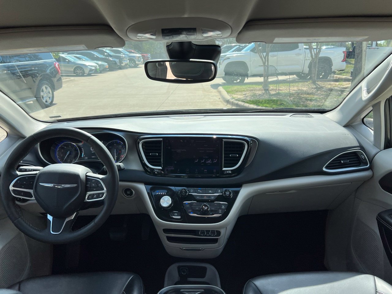 Used 2023 Chrysler Pacifica Touring-L FWD image 13
