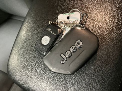 Used 2022 Jeep Wrangler Unlimited Sport AWD/4WD image 11
