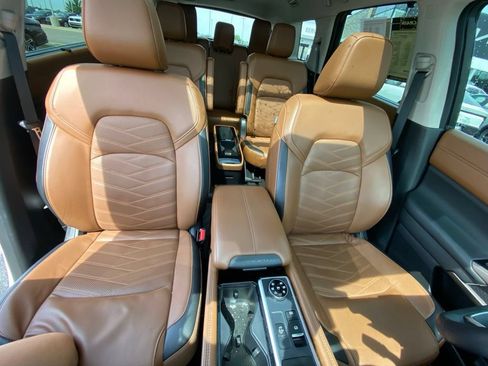 Used 2024 Nissan Pathfinder Platinum w/ Lighting Package (N93) AWD/4WD image 28