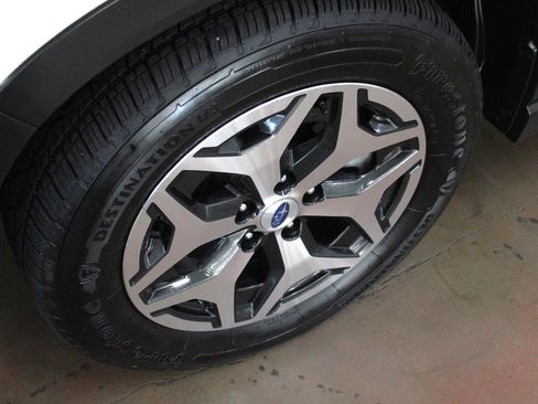 Used 2023 Subaru Forester Premium image 22