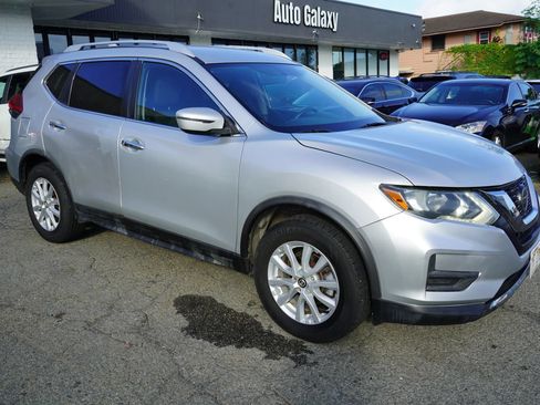 Used 2018 Nissan Rogue SV FWD image 3