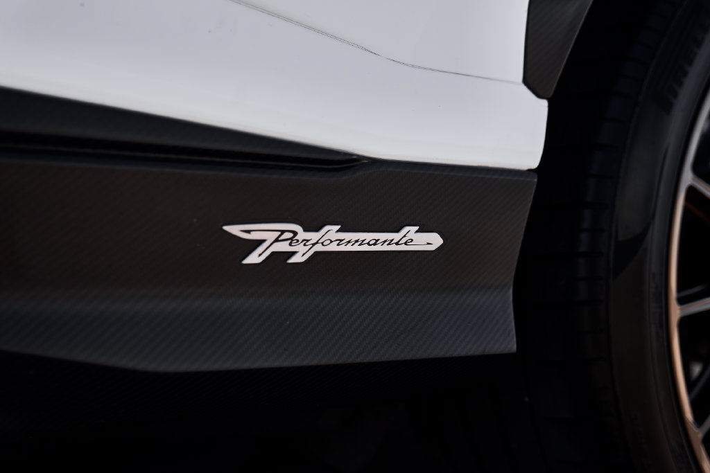 Used 2023 Lamborghini Urus Performante AWD/4WD image 8
