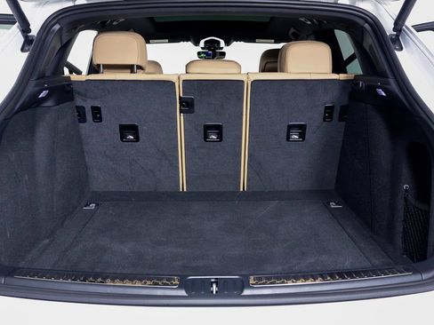 Used 2025 Porsche Macan image 13