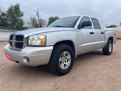 Used 2007 Dodge Dakota SLT w/ Trailer Tow Group AWD/4WD image 3