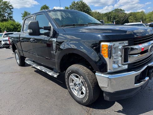 Used 2017 Ford F250 XLT w/ Camper Package AWD/4WD image 12