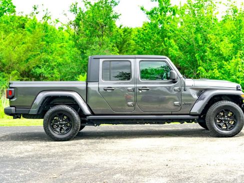 Used 2022 Jeep Gladiator Sport AWD/4WD image 6