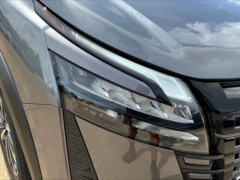 New 2026 Nissan Pathfinder Platinum FWD image 18