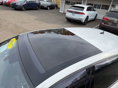 Used 2017 Volkswagen GTI SE image 13