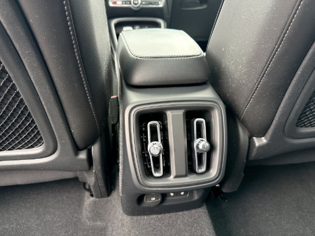 Certified 2024 Volvo XC40 B5 Core AWD/4WD image 27