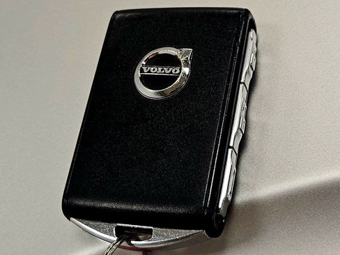 Used 2021 Volvo XC90 T6 Momentum image 43