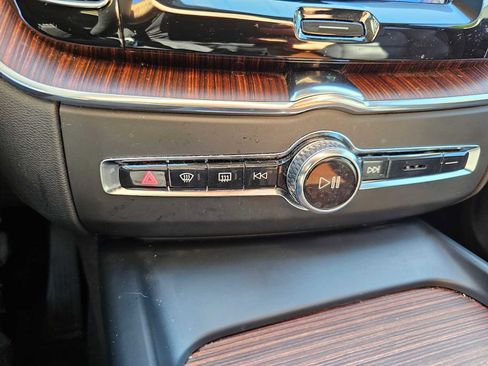 Certified 2023 Volvo XC60 B5 Plus w/ Protection Package Premier AWD/4WD image 32