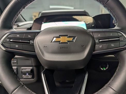 Used 2025 Chevrolet Suburban Premier image 24