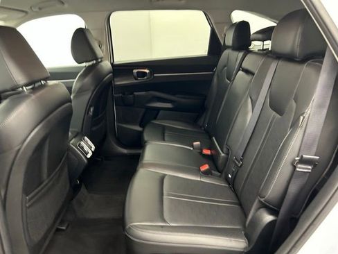 Used 2024 Kia Sorento S image 19