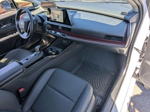 Used 2024 Toyota Prius Prime SE image 21