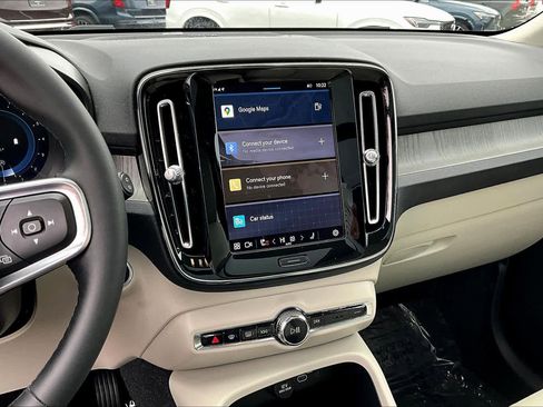 Certified 2023 Volvo XC40 B5 Ultimate w/ Protection Package Premier image 6